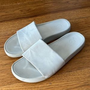 Lululemon slides